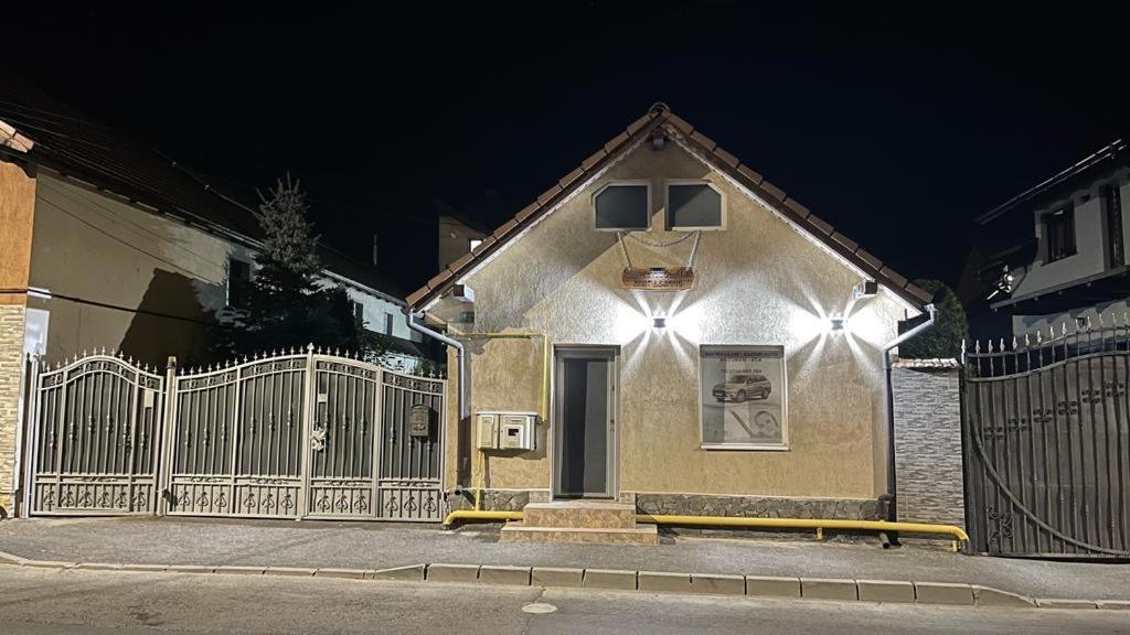 Apartament Casa Nicoladis Zărneşti Zewnętrze zdjęcie