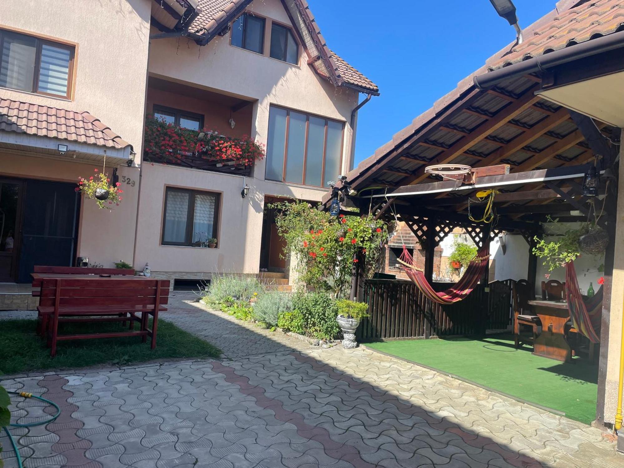 Apartament Casa Nicoladis Zărneşti Zewnętrze zdjęcie